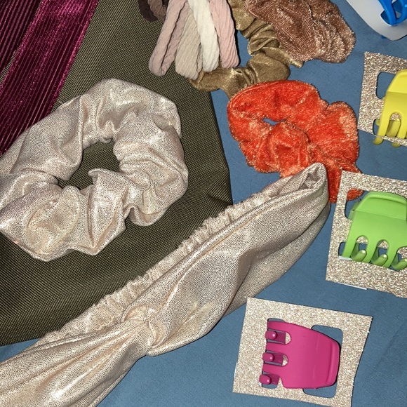 ๐HAIR Accessories๐ - Picture 8 of 17